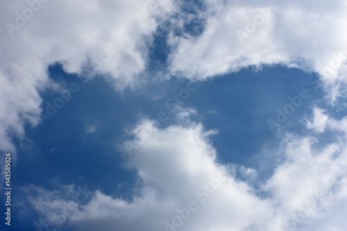 Fototapeta Naklejka Na Ścianę i Meble -  青空と雲（イメージはメガネ）