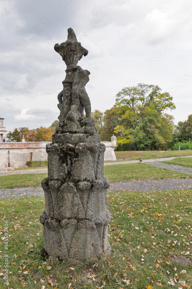 Obraz premium Ancient park scukpture in Pidhirtsi Castle, Western Ukraine.