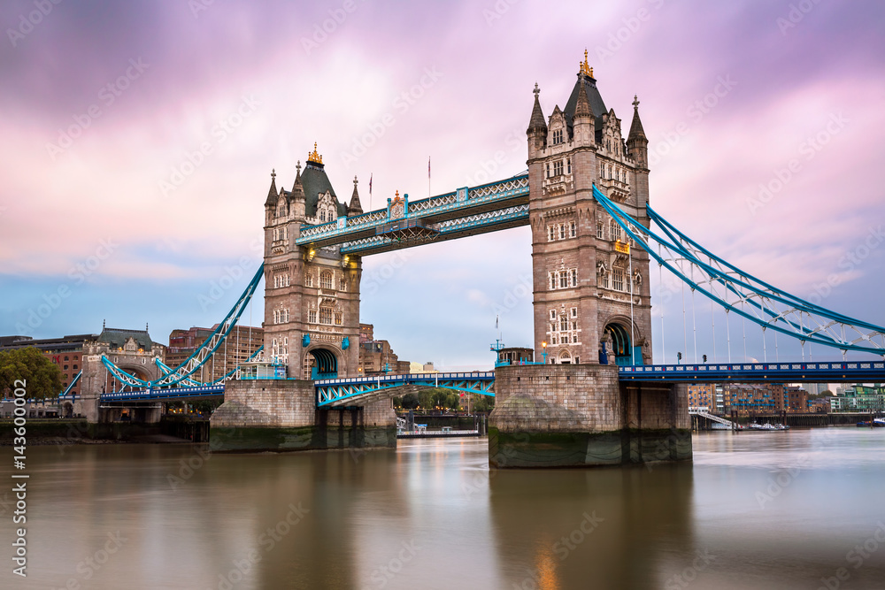 Fototapeta premium Tower Bridge and River Thames in the Morning, London, United Kingdom