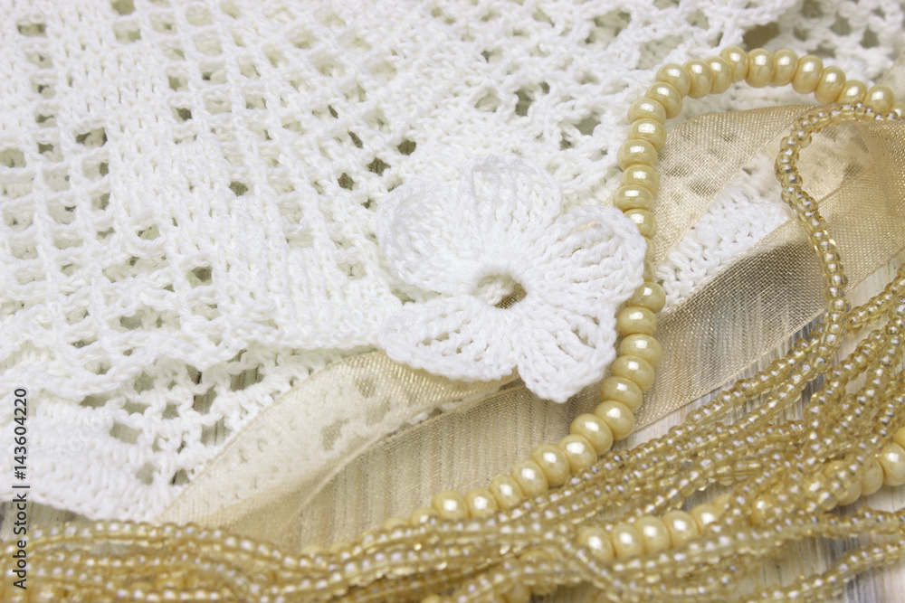 Obraz premium White vintage elements of Irish crochet flower and pearl necklace