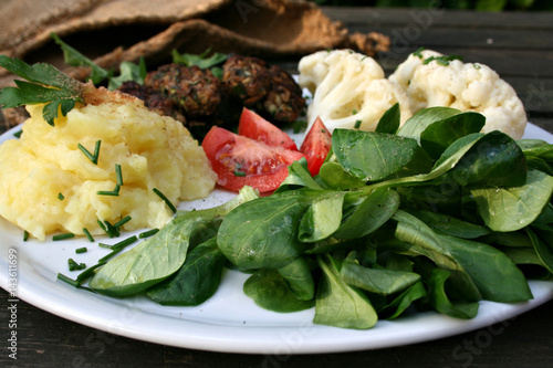 organisch, lifestyle, gericht, glutenfrei, hafeflocken, bratlinge, gemüsefrikadellen, feldsalat, diät, einfachheit, country, urbano photo