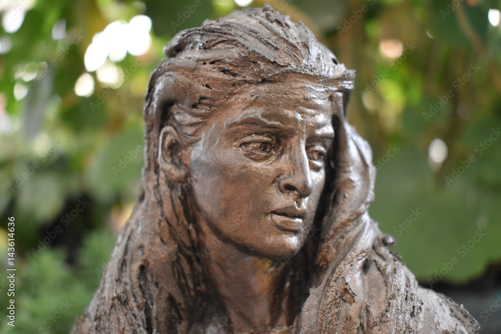 escultura  en el jardín 