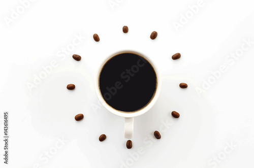 Coffee cup on saucer and coffee beans against white background forming clock dial. offee as symbol of morning energy and cheerfulness or evening refreshment.