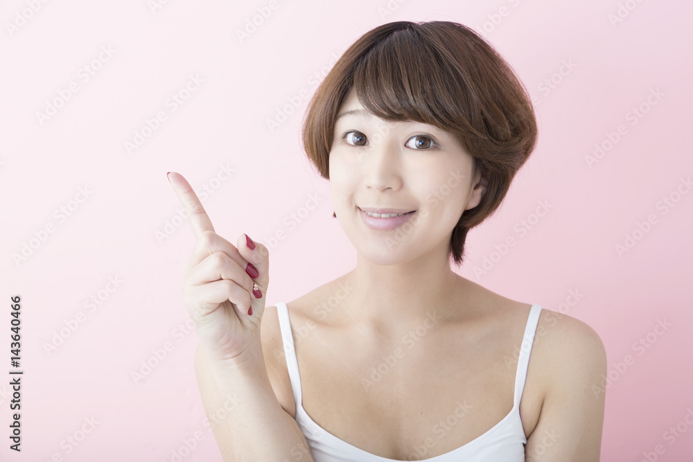 ビューティ イメージ 汎用 女性 指差し 紹介 おすすめ カメラ目線 ビューティ イメージ 汎用 女性 指差し 紹介 おすすめ カメラ目線