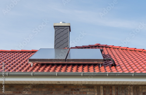 Solarzellen auf einem Dach eines Hauses