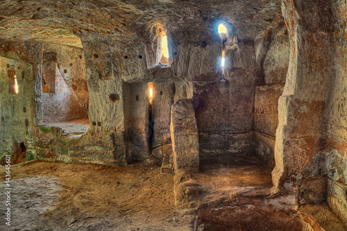 Tableau sur toile Matera, Basilicata, Italy: interior of an old cave house