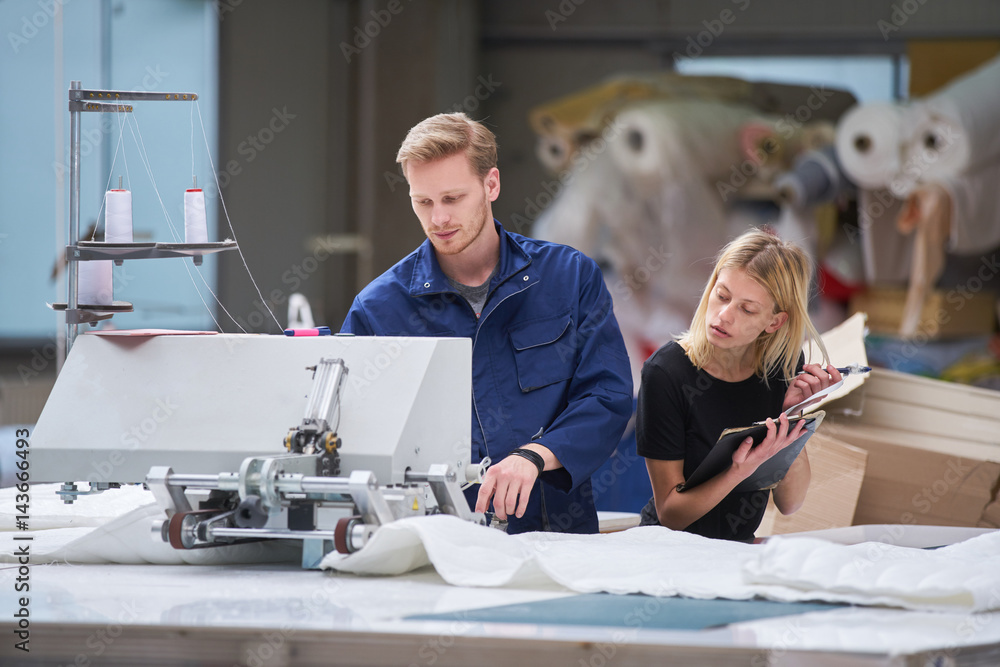 Obraz premium Seamstress textile factory