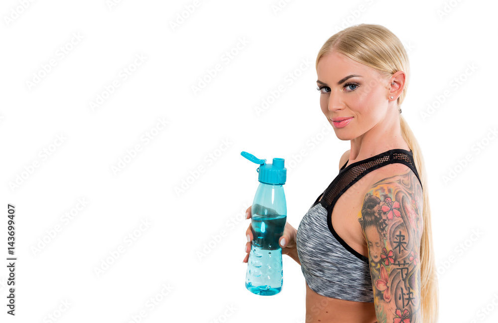 Junge sportliche Frau vor weißem Hintergrund - Fitness - Kraftraining - Sport Junge sportliche Frau vor weißem Hintergrund - Fitness - Kraftraining - Sport
