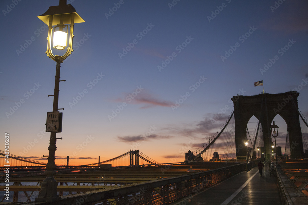 brooklyn bridge skyline sunrise lamppost