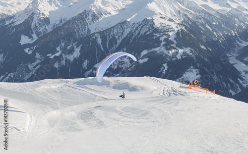 The pilot begins flight on a paraplane with a mountain-skiing slope of Penken - Mayrhofen, Austria © vadim_petrakov