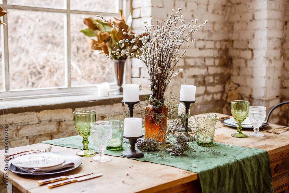 Loft interior with brick wall, table and chairs StockFoto Adobe Stock