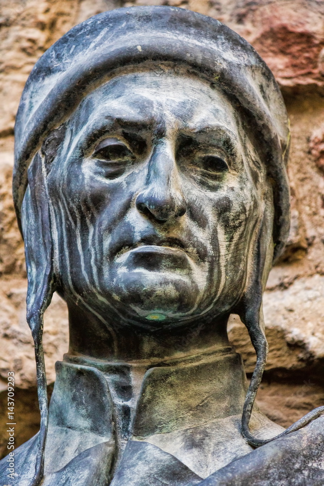 Florenz, Statue am Dantehaus