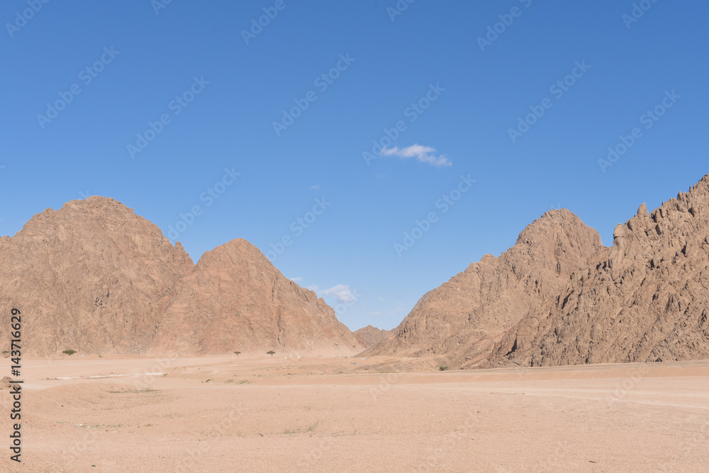 Fototapeta premium Mountain ranges in the deserts