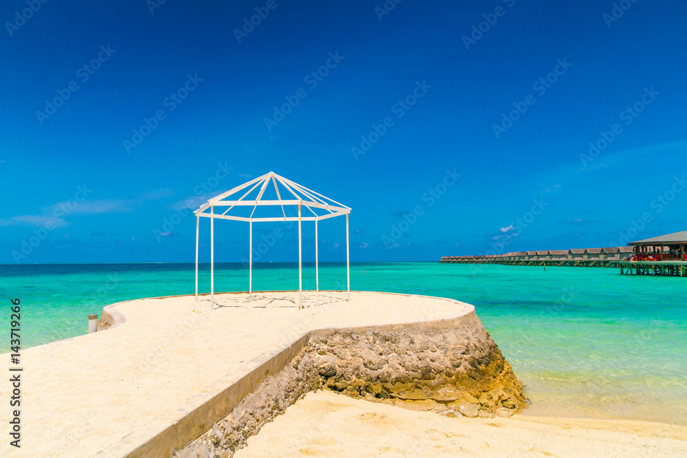 Fototapeta premium Beautiful water villas in tropical Maldives island .