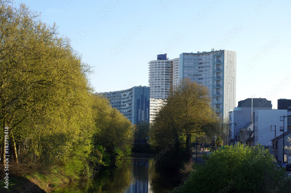 Le boulevard de Chézy et Bd de Lattre-de-Tassigny