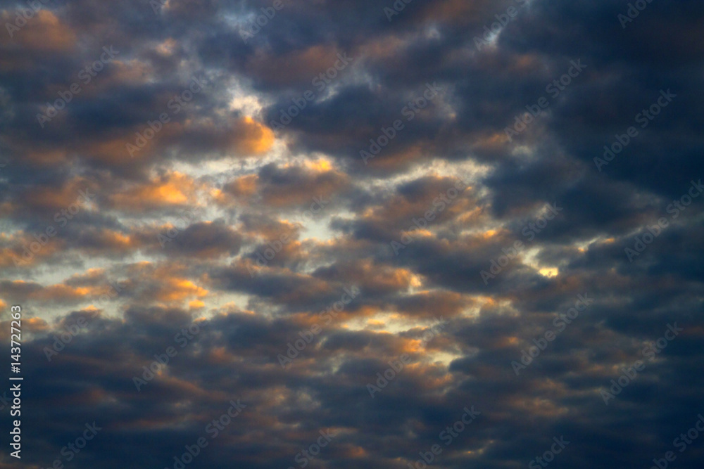Impressionistic Cloudscape Spatters the Sky With Color