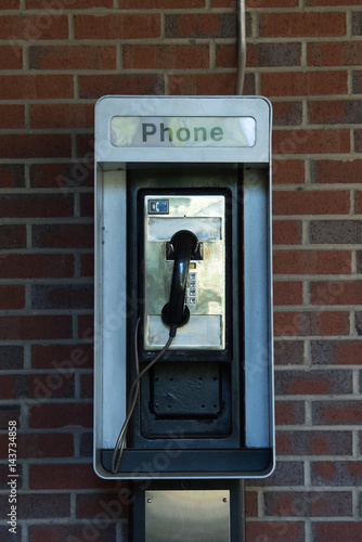 Public pay telephone