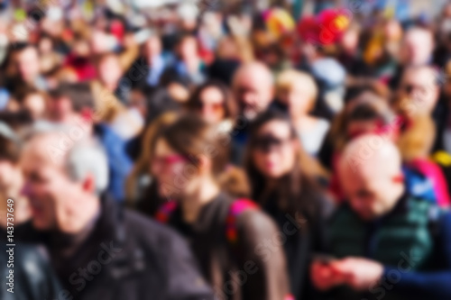 crowd of people out of focus © Christian Müller