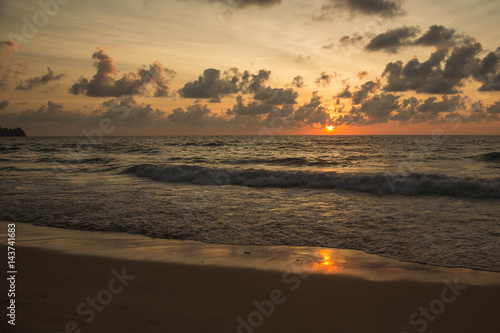 Fototapeta Naklejka Na Ścianę i Meble -  a beautiful sunset in the sea