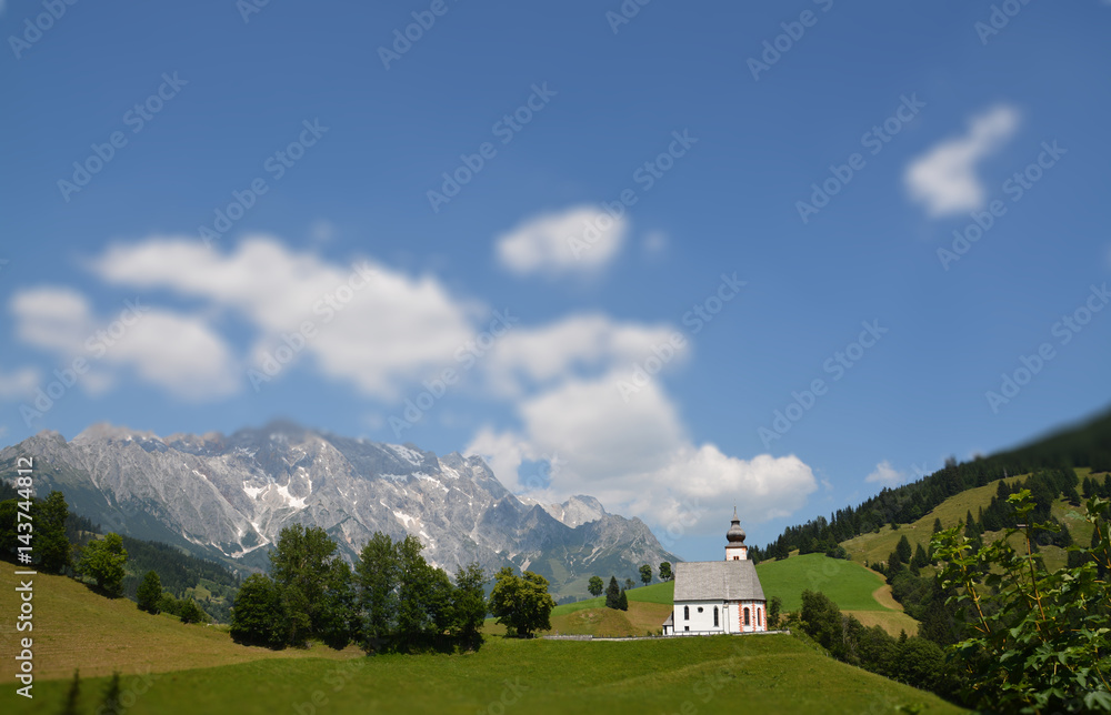 Kapelle in den Bergen, Land Salzburg, Wolken, Gebirge, Landschaft, Himmel, Österreich Kapelle in den Bergen, Land Salzburg, Wolken, Gebirge, Landschaft, Himmel, Österreich
