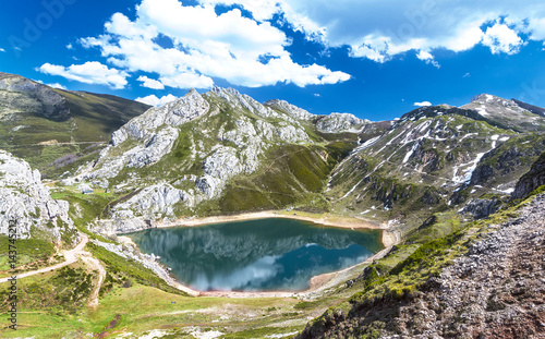 Lago en Asturias photo