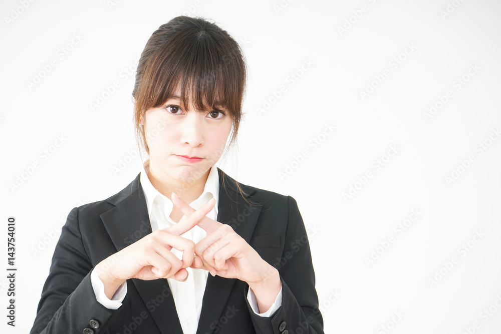 NGサインをする若いビジネスウーマン
