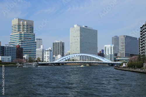 隅田川に架かる永代橋 © isami
