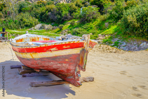 Obraz na płótnie Boat on the beach. Photo from Sitonia, Halkidiki, Macedonia, Northern Greece. w salonie