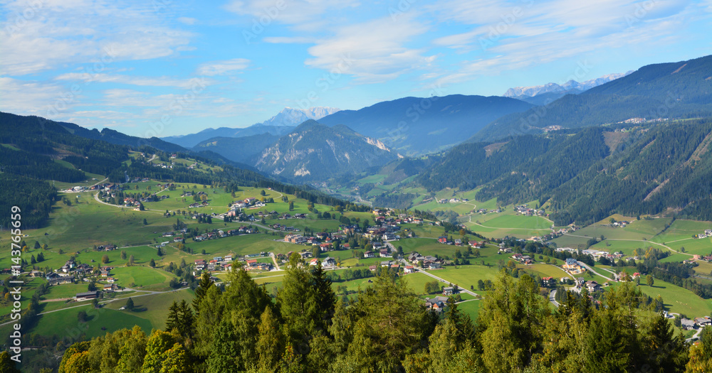 Österreich Tal / Schladming schönes Landschaftsbild von oben 