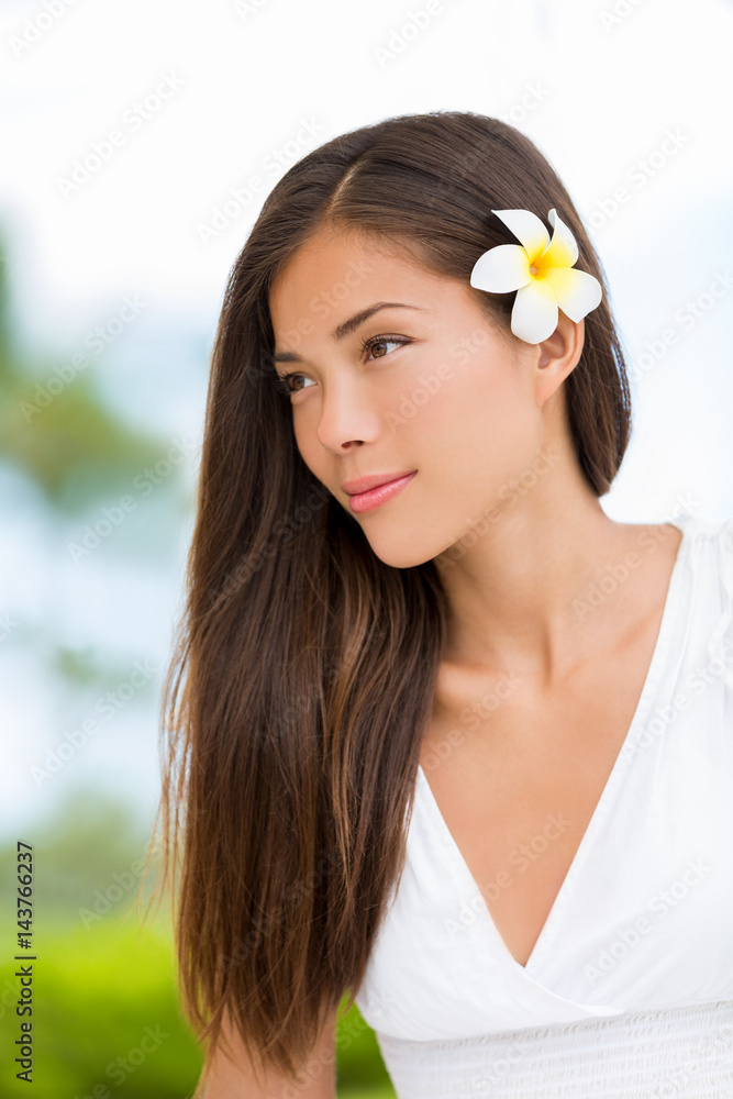 kobling udmelding Atlas Asian mixed race beauty woman with healthy hair wearing hawaiian flower.  Wellness skincare happy lifestyle. Serene multicultural girl outdoors at  tropical spa. Young mixed race model on Hawaii. Stock Photo | Adobe