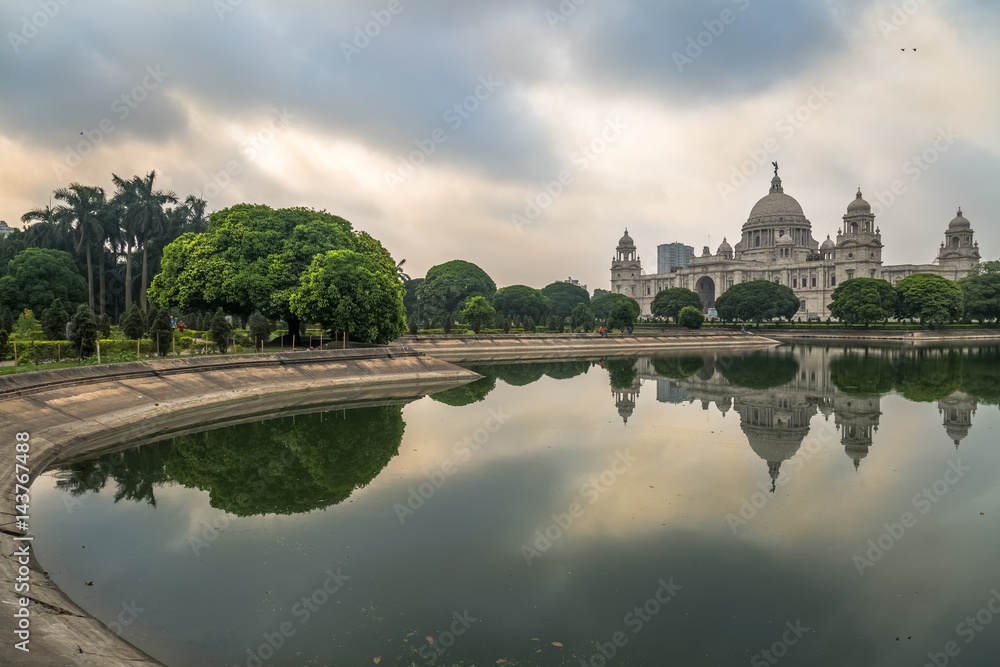 Obraz premium Victoria Memorial - A historic white marble architecture monument at Kolkata, India in a classic retro look.