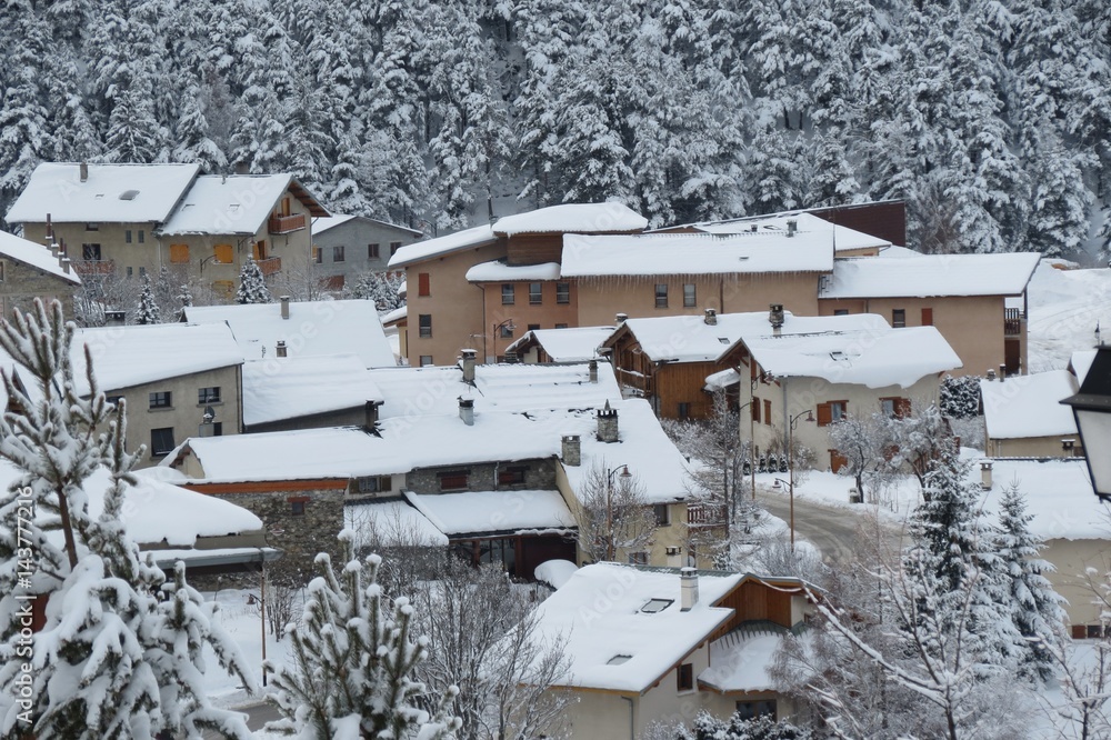 Auvergne-Rhone-Alpes - Savoie - Village d'Aussois en hiver