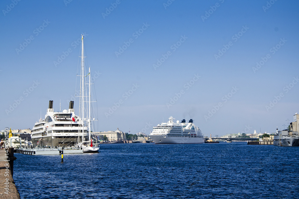 View of the Neva in St. Petersburg / Tourist liners on the Neva River in St. Petersburg