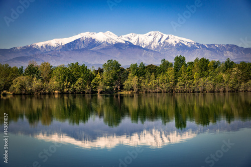Bild auf Leinwand Mountain reflections Canigou