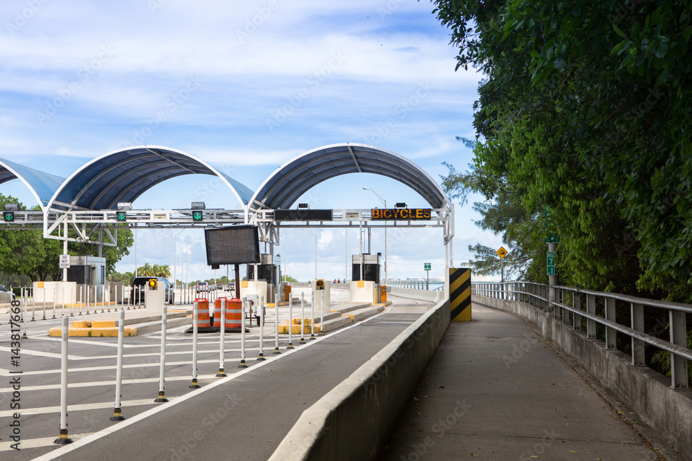 Obraz premium Bicycle lane signage on street for special bicycle road on Rickenbacker causeway for Key Biscayne. Near the ocean and Virginia Key. Miami. Florida. USA. Miami neighborhood.