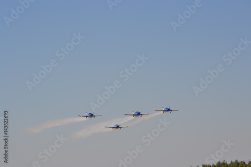 Wallpaper Mural aircrafts flying Torontodigital.ca