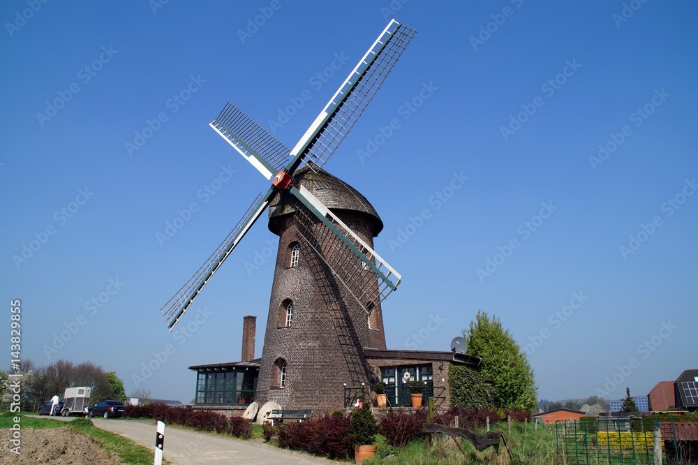 Turmwindmühle im Isselburger Ortsteil Vehlingen Turmwindmühle im Isselburger Ortsteil Vehlingen
