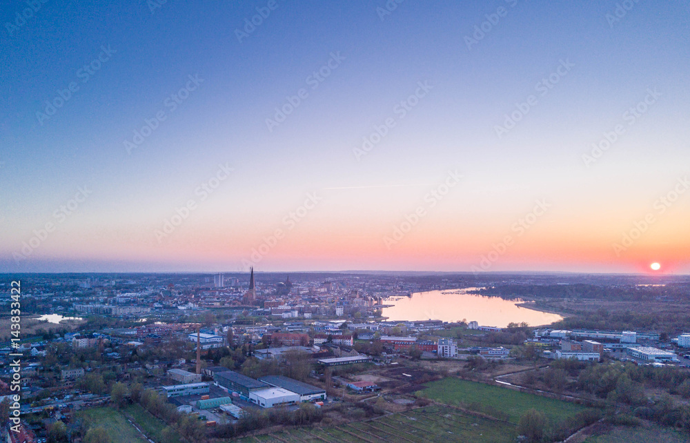 Abendstimmung über der Stadt Rostock