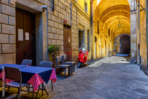 Fototapeta Naklejka Na Ścianę i Meble -  Medieval narrow street in Siena, Tuscany, Italy