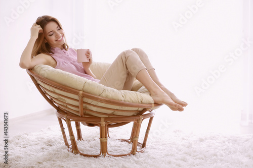 Beautiful young woman drink...