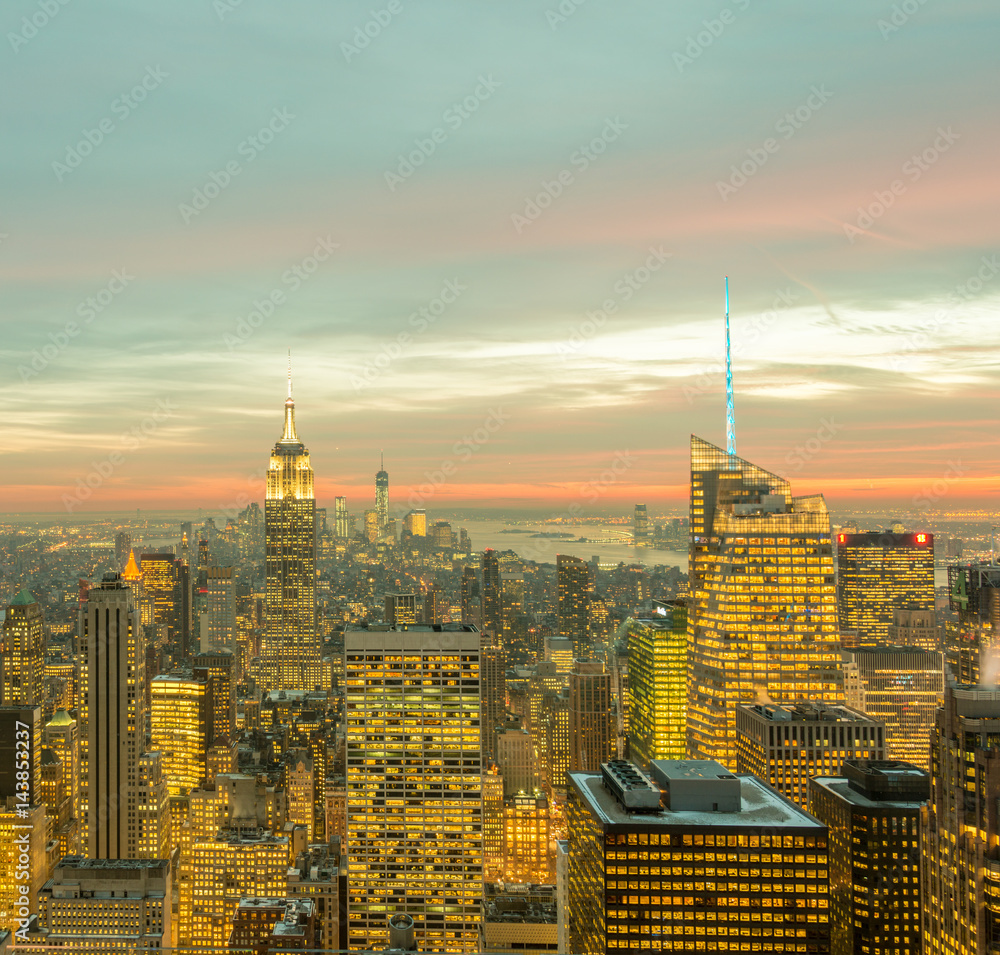 Naklejka premium View of New York Manhattan during sunset hours