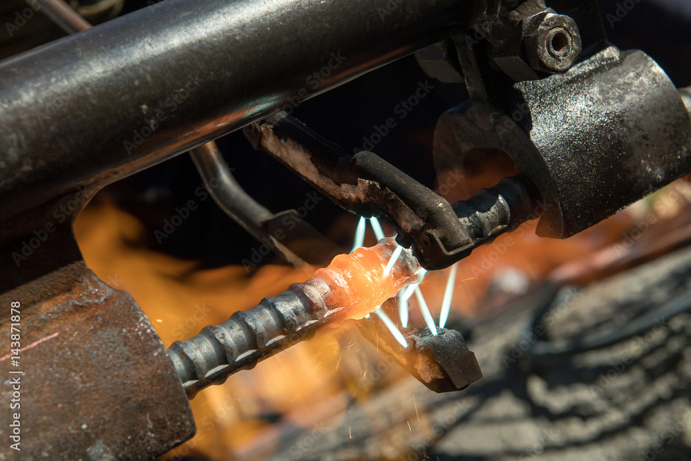 Gas Pressure Welding, Immediately after starting pressure welding
Gas Pressure Welding, Immediately after starting pressure welding