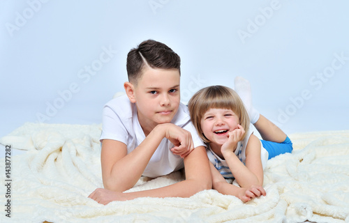 Brother  and sister,  boy and girl happy © Инга Мезенцева