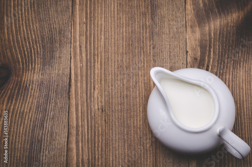 Εκτύπωση καμβά creamer on a wooden background/creamer on a wooden background