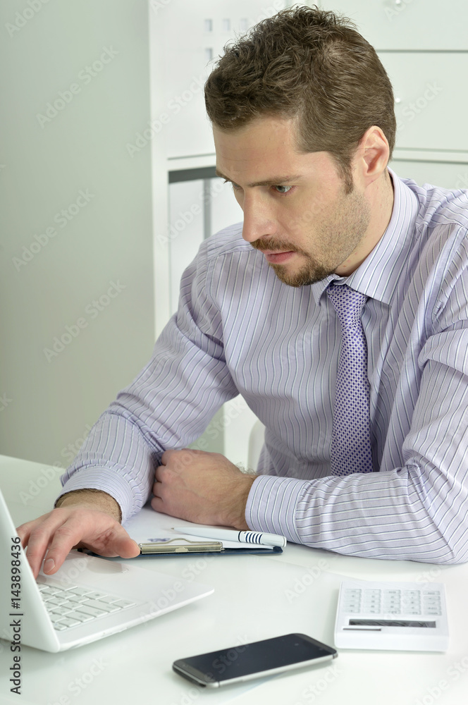 Businessman at the desk working 