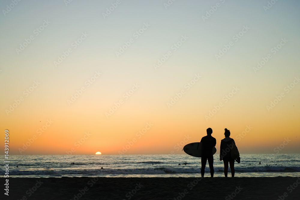 surfer couple