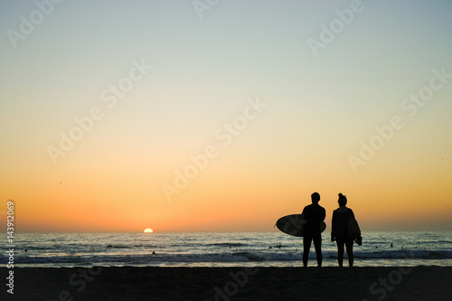 surfer couple