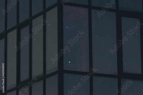 ballet des étoiles reflété sur une surface en verre, timelapse