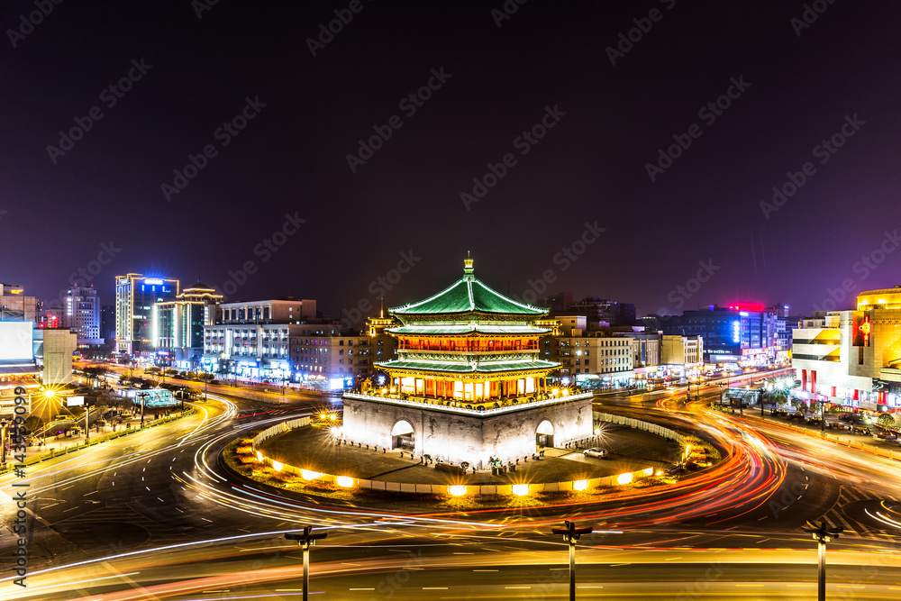Fototapeta premium ancient building in Xi'an at night