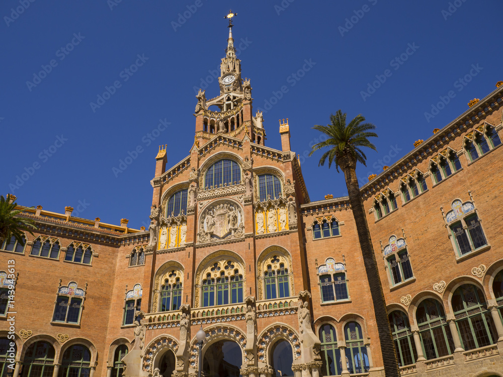 Recinto modernista del Hospital de la Santa Cruz y San Pablo declarado por la UNESCO patrimonio de la humanidad , en Barcelona, Abril 2017